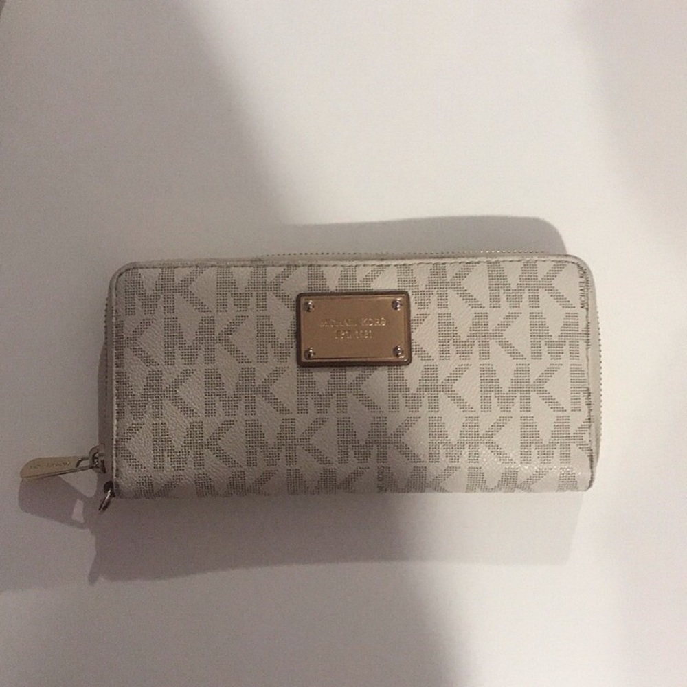 MK logo continental wallet